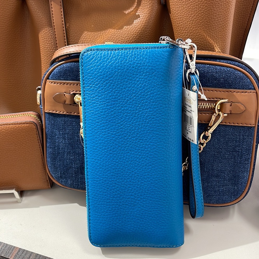 Michael Kors Jet Set Travel Large Travel CONTINENTAL 
Lagoon - Picture 7 of 16